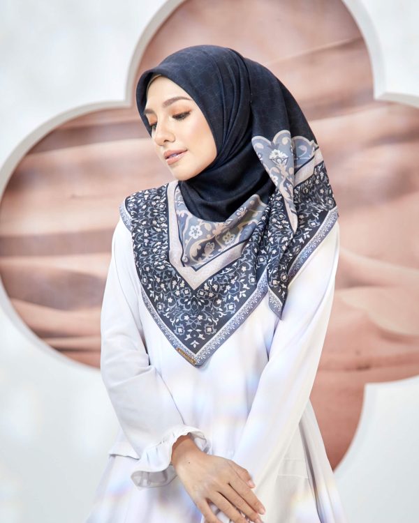 Haniya (Roses Black) - Image 4