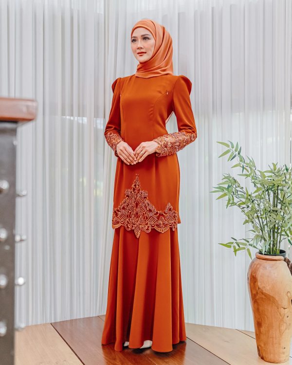 L05 Kurung Dahlia (Brick Orange)