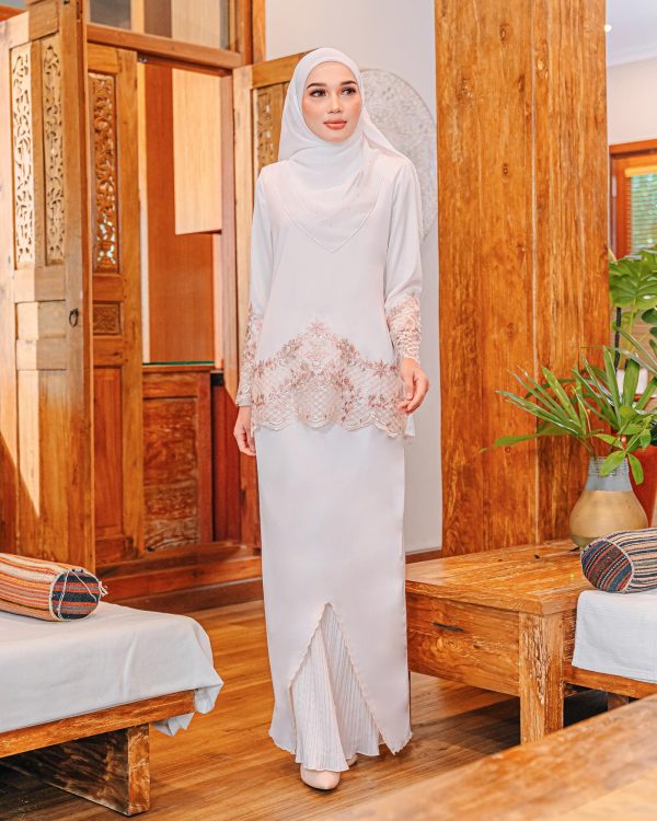 L11 Kurung Qalisha (White)