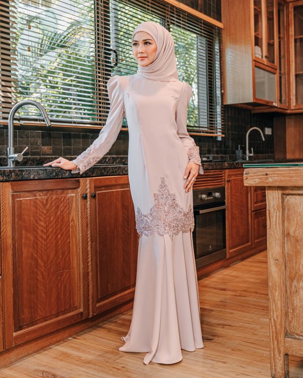 L02 Kurung Dahlia (Nude)