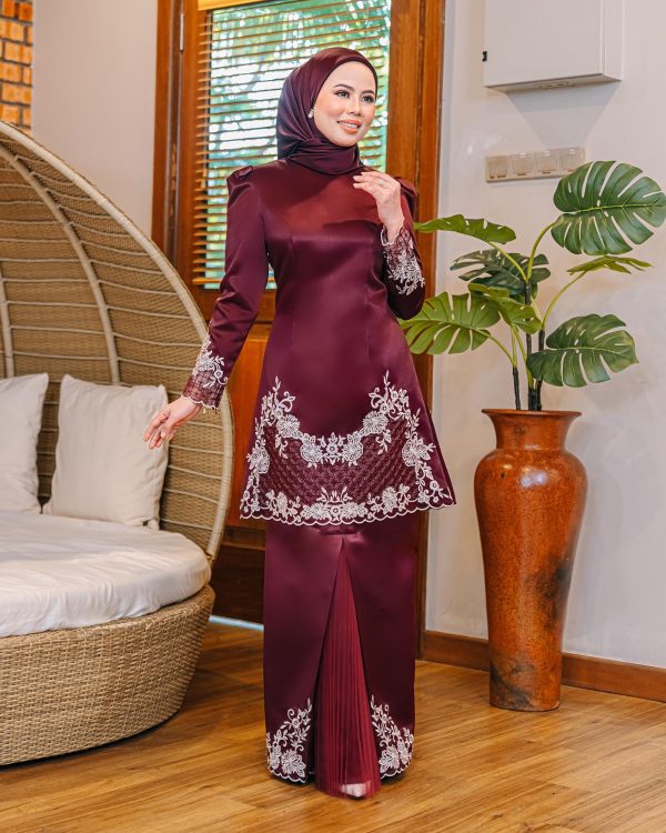L05 Kurung Teeja (Wine)