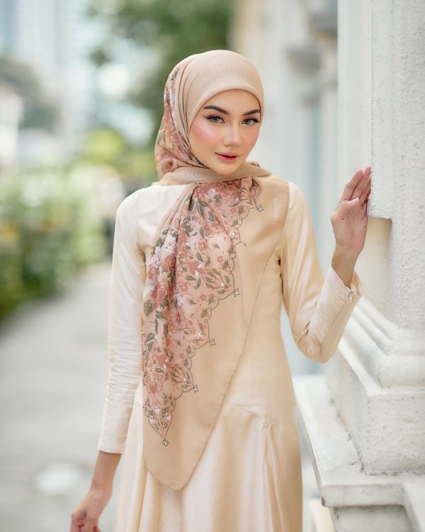BH12 Calista (Golden Yellow) - Image 2