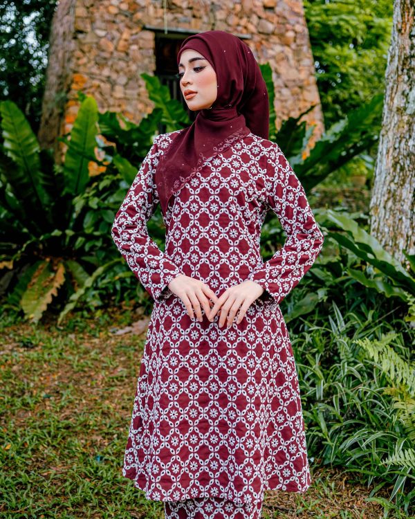 BH16 Kurung Ratna (Red Maroon) - Image 4