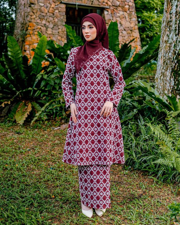 BH16 Kurung Ratna (Red Maroon)