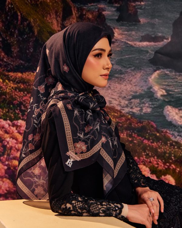 BH06 Evelyn (Magical Black)