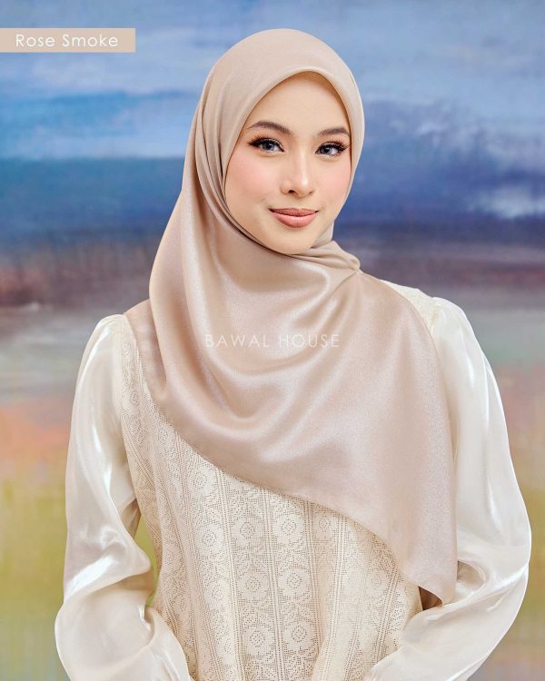 BH04 Bawal Arya (Rose Smoke)
